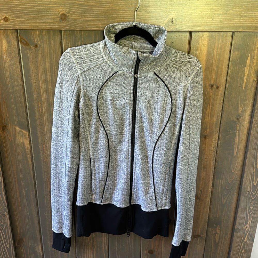 Lululemon scuba jacket. Gray and black size 4.
